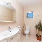 Four-bedroom In Casa de Férias Slatine
