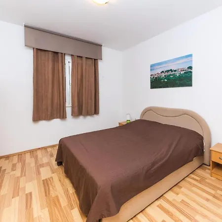 Holiday home Pet Friendly In With Wifi Slatine
